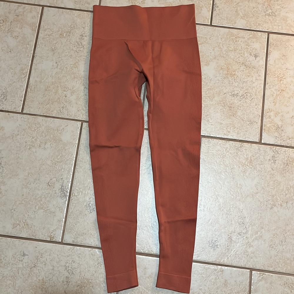 SET Active Rust Leggings - Picture 2 of 12